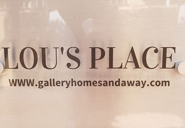 Lous place